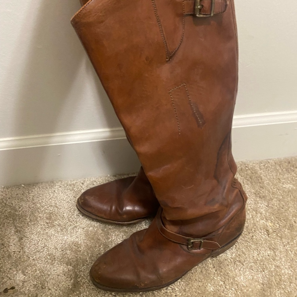 Selling brown Frye boots